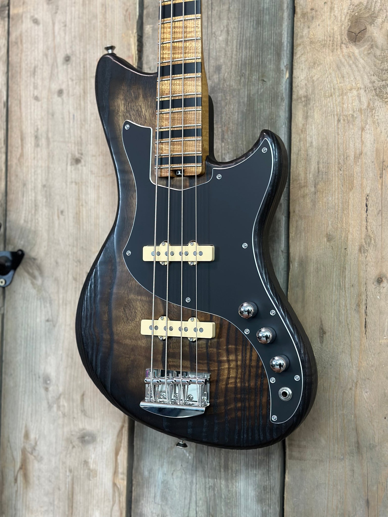 Alpher Instruments Mako Classic 4 String – Alpher Instruments