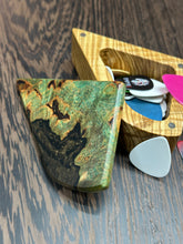 Load image into Gallery viewer, Trinket box / pick storage box