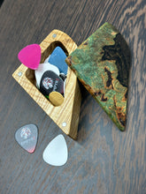 Load image into Gallery viewer, Trinket box / pick storage box