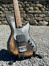 Load image into Gallery viewer, Mako Classic Short Scale 4 String